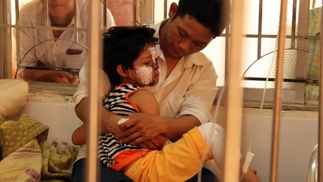 Mẹ khóa cửa, tự thiêu cùng hai con ảnh 2