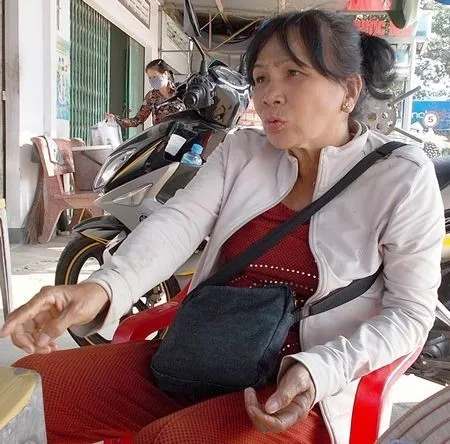 Bà Đẹp khẳng định tờ vé số của anh Khương trúng độc đắc (3 tỷ đồng) hoặc an ủi (200 triệu đồng). Bà Đẹp khẳng định tờ vé số của anh Khương trúng độc đắc (3 tỷ đồng) hoặc an ủi (200 triệu đồng).