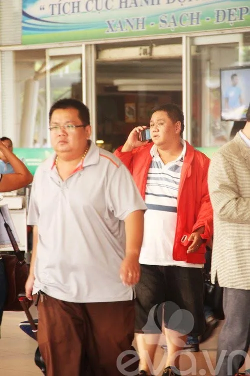 Không còn hình ảnh một nghệ sĩ luôn nở nụ cười trên môi và thích bày tròhài hước khi xuất hiệntại bất kỳ đâu như trước, Minh Béo giữ gương mặt thất thần và đượm buồntrong lần đầu tiênlộ diện sau scandal bị tố sàm sỡ và "gạ tình". Scandal xảy ra khi anh đang ở Phan Thiết hoàn thành vai diễn trong một dự án phim truyền hình mới.