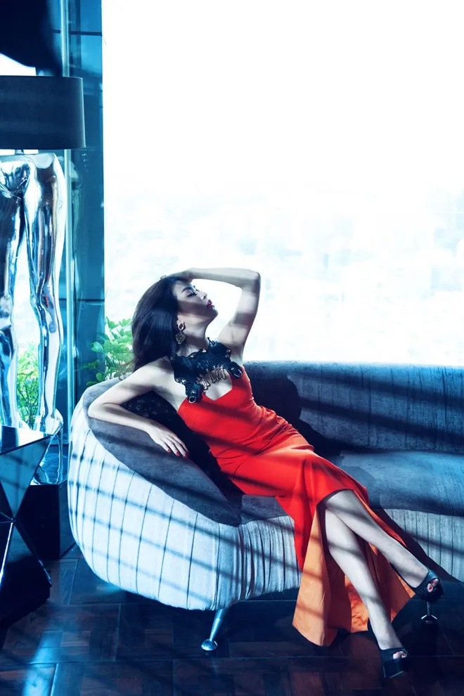 Tái xuất trở lại với điện ảnh thông qua bộ phimThần tượng, Hoàng Thùy Linh nhận được nhiều lời khen từ người hâm mộ về lối diễn xuất tự nhiên, thân thiện, dễ gần. Sau buổi công chiếu, dàn diễn viên bước ra từ bộ phim cũng nhận được sự quan tâm nhiệt tình từ phía người xem. Tên tuổi của Hoàng Thùy Linh thêm một lần nữa tạo được ấn tượng đẹp đến người hâm mộ. Tái xuất trở lại với điện ảnh thông qua bộ phimThần tượng, Hoàng Thùy Linh nhận được nhiều lời khen từ người hâm mộ về lối diễn xuất tự nhiên, thân thiện, dễ gần. Sau buổi công chiếu, dàn diễn viên bước ra từ bộ phim cũng nhận được sự quan tâm nhiệt tình từ phía người xem. Tên tuổi của Hoàng Thùy Linh thêm một lần nữa tạo được ấn tượng đẹp đến người hâm mộ.