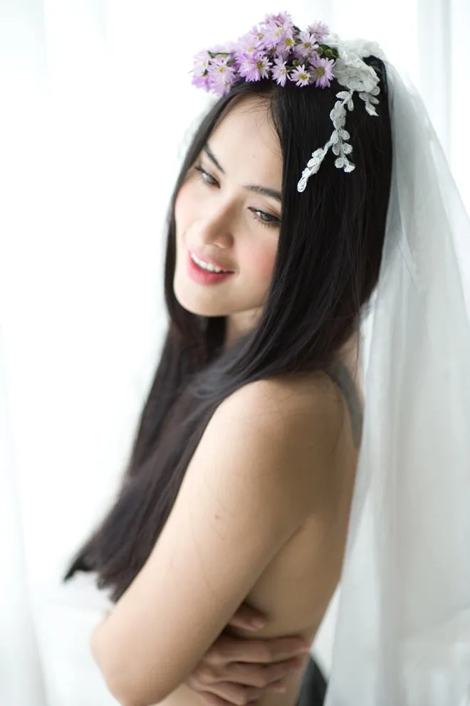 Hiện tại, Tú Vi đang tận hưởng hạnh phúc và niềm vui bên Văn Anh, cô hy vọng tình yêu này sẽ lâu bền. Có thể họ sẽ kết hôn sau 2 năm nữa khi sự nghiệp của cả hai ổn định.