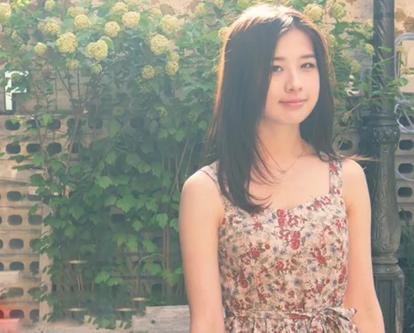 Vẻ đẹp đầy đặn, trong trẻo củaChoe Jeong Mun trên bìa tạp chí thời trang Hàn.