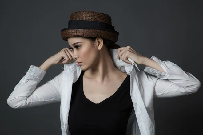 Trước mắt, nữ ca sĩHãy bước qua nhauđang hoàn tất single để phát hành vào tháng 5 tới và album phát hành vào tháng 9.