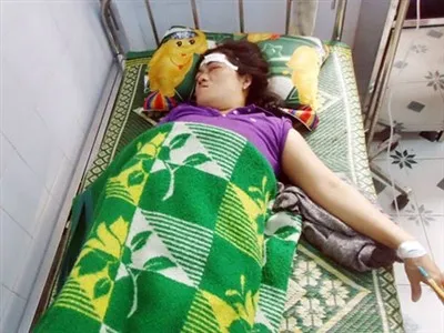 Bà Uyên Trâm đang nằm cấp cứu tại Bệnh viện Đa khoa tỉnh Kon Tum. Bà Uyên Trâm đang nằm cấp cứu tại Bệnh viện Đa khoa tỉnh Kon Tum.