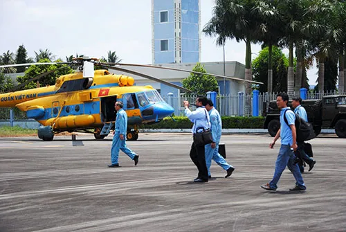 Căng mắt tìm máy bay Malaysia mất tích từng mét biển ảnh 1 Căng mắt tìm máy bay Malaysia mất tích từng mét biển ảnh 1