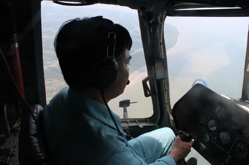 Trực thăng cứu hộ Mi 171 xác định không có vết dầu loang ảnh 5