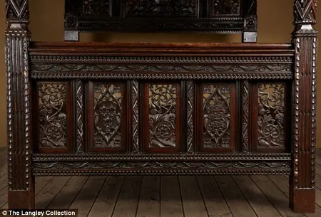Chiếc giường cổ đã được chế tác sau khi vị vua đầu tiên của triều đại Tudor kết hôn vào năm 1486.