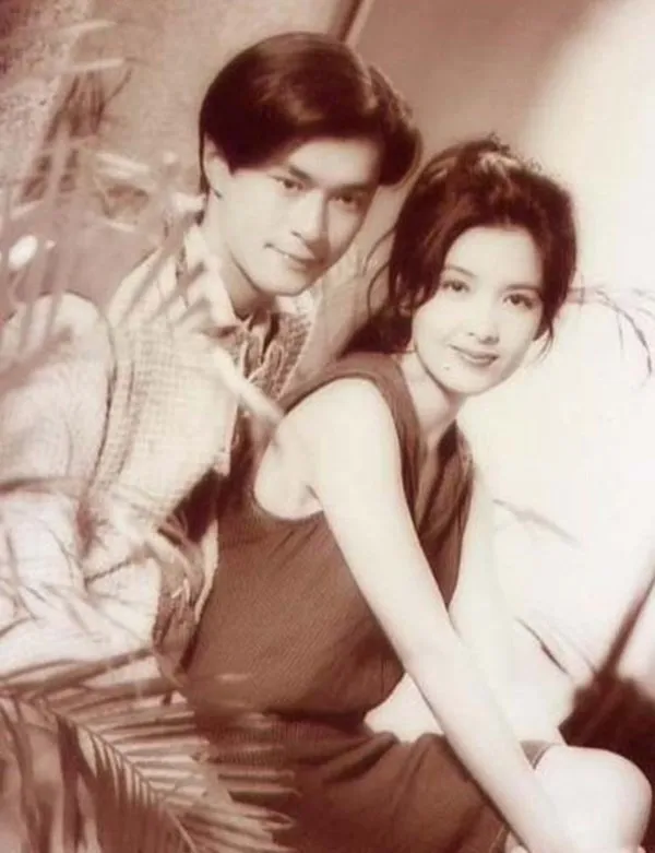 Trước khi hóa thân vào nhân vật Dương Quá, Cổ Thiên Lạc là diễn viên được mời đóng minh họa MV cho nhiều ca sĩ nữ, trong đó có Châu Huệ Mẫn. Trước khi hóa thân vào nhân vật Dương Quá, Cổ Thiên Lạc là diễn viên được mời đóng minh họa MV cho nhiều ca sĩ nữ, trong đó có Châu Huệ Mẫn.