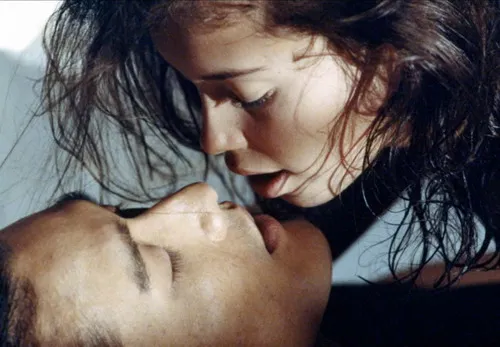 'Người tình' có vô số cảnh nóng táo bạo giữa Jane March và Lương Gia Huy.