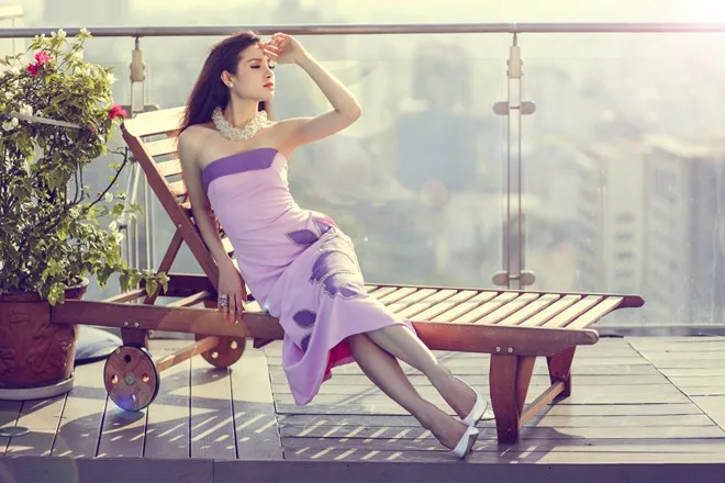 Sở hữu khuôn mặt xinh đẹp cùng vóc dáng gợi cảm, Phương Trinh Jolie cho biết cô đang thay đổi phong cách thời trang và hướng đến sự trẻ trung, năng động mà vẫn quyếnrũ.