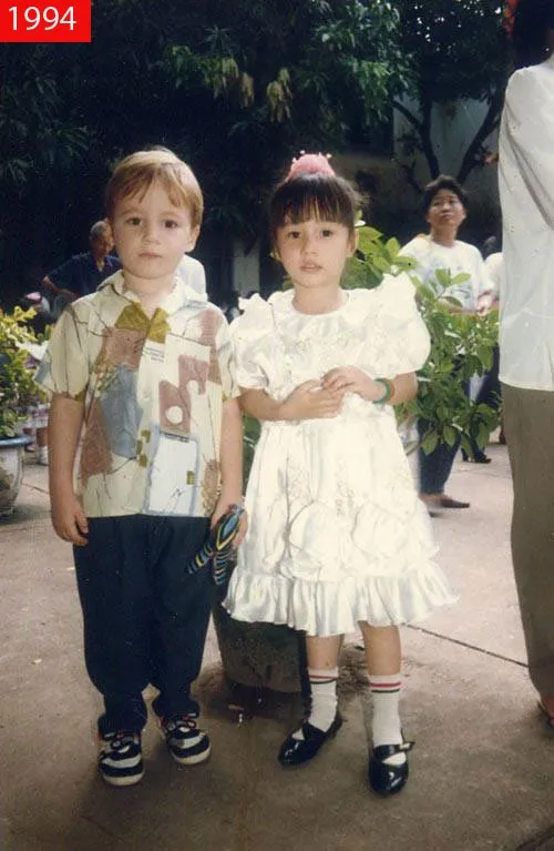 Trong những bức ảnh chụp năm 1994.