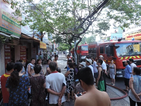 Một người đàn ông tử vong do mắc kẹt trong căn nhà cháy