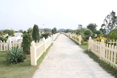 Lối vào các ngôi mộ này cũng được trang trí đẹp mắt theo đúng mô hình của một công viên cao cấp. Lối vào các ngôi mộ này cũng được trang trí đẹp mắt theo đúng mô hình của một công viên cao cấp.