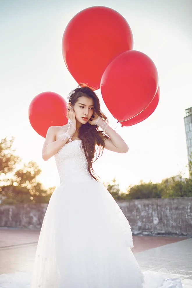 Phương Trinh được khán giả truyền hình "nhớ mặt đặt tên" cho hàng loạt các vai diễn ấn tượng trên màn ảnh nhỏ. Nhưng cũng bởi những vai diễn này, nhiều người quên mất cô còn là một ca sĩ tài năng và MC duyên dáng. Nhập mô tả cho ảnh