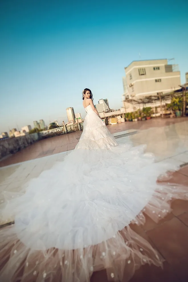 Nữ diễn viên trẻ chia sẻ: "Sắp tới, tôi sẽ dành thời gian nhiều hơn cho âm nhạc bằng việc đầu tư cho những ca khúc mới và MV sống động hơn. Tôi vốn ấp ủ những dự án này từ lâu và rất nhớ sân khấu âm nhạc". Đây cũng là nguyên nhân cô quyết định đổi nghệ danh thành Phương Trinh Jolie. Nhập mô tả cho ảnh