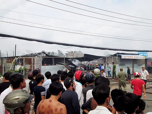 Hàng trăm xe bị thiêu rụi tại bãi giữ xe ảnh 2