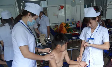 Cả làng đòi xử mẹ kế độc ác ảnh 1 Hùng Anh tại bệnh viện Hùng Anh tại bệnh viện