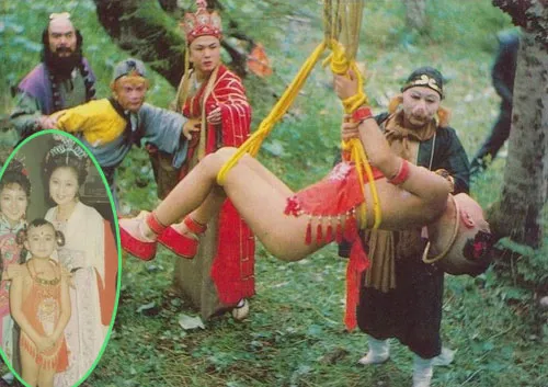 Khi đóng Hồng Hài Nhi, Triệu Hân Bồi còn là một cậu bé. Đạo diễn yêu cầu Hân Bồi không mặc quần, khiến cậu rất e thẹn. Vì thế, mỗi khi đóng xong một cảnh quay, Hân Bồi ngay lập tức đi lấy quần mặc vào. hai1-6287-1396864372.jpg