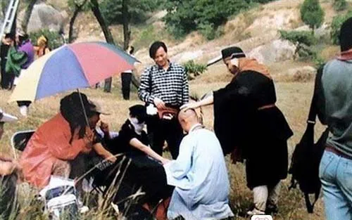 Bát Giới xoa đầu trọc của sư phụ... t5-6251-1396864371.jpg