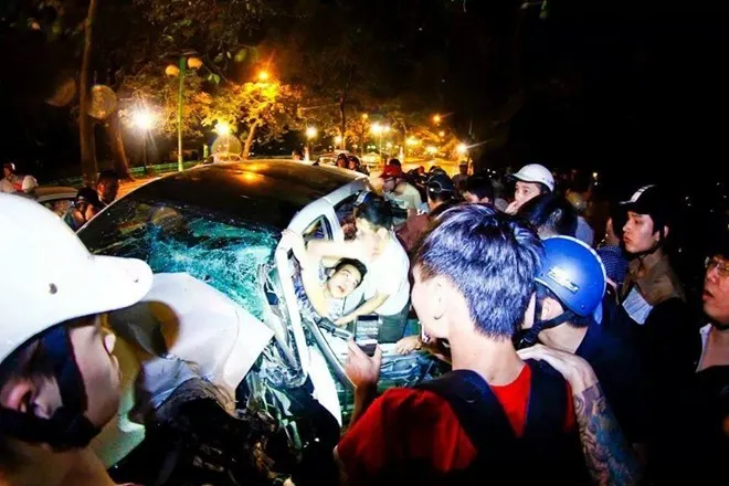 Người dân đưa tài xê ra ngoài. Ảnh: Otofun. Người dân đưa tài xê ra ngoài.