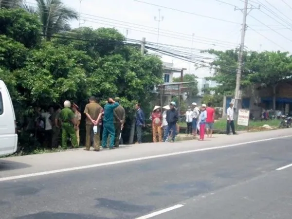 Hiện trường phát hiện thi thể bà Nguyễn Thị D. đang trong thời kỳ phân hủy. Hiện trường phát hiện thi thể bà Nguyễn Thị D đang trong thời kỳ phân hủy.