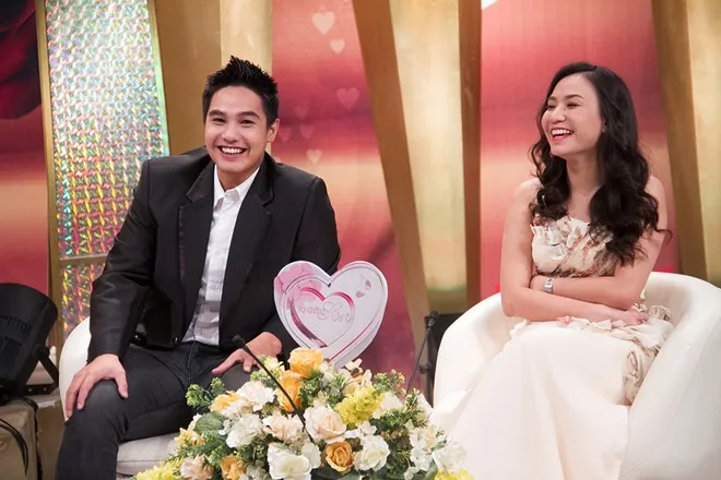 Baggio và vợ mới cưới khá thoải mái khi chia sẻ về cuộc sống hôn nhân trên sóng truyền hình. Nhập mô tả cho ảnh