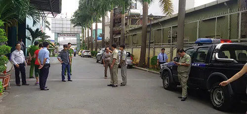 Cư dân giăng biểu ngữ “đuổi” chủ đầu tư chung cư ảnh 3