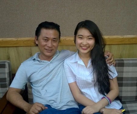 NSƯT Tạ Minh Tâm cùng cô con gái 17 tuổi, cũng là sinh viên khoa piano của Nhạc viện TP.HCM&nbsp;