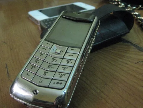 Chiếc Vertu Hiệp cướp được của bạn gái. Ảnh:Việt Đức. Nhập mô tả cho ảnh