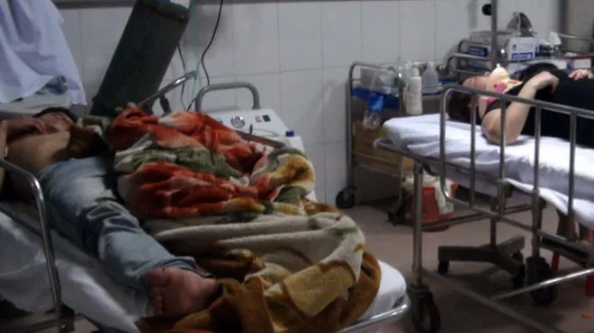 Các nạn nhân đang cấp cứu tại bệnh viện.