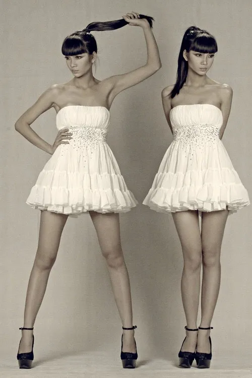 Cô cho rằng đó là hành động thể hiện sự trân trọng nghề nghiệp và những thành quả mà nghề (người mẫu) đã dành cho mình.