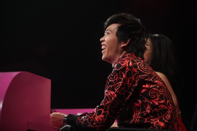 Đây cũng là tập mà 2 danh hài nổi tiếng Hoài Linh - Việt Hương đã mắc lừa, đoán sai liên tục trong các vòng thi. Tuy nhiên, cuộc tranh cãi giữa 2 đội chơi không mang đến không khí cạnh tranh quyết liệt và đầy hấp dẫn như các tập trước. Hai khách mời Jenifer Phạm và Nathan Lee không có nhiều phán đoán, không có những phản biện sôi nổi khiến không khí của tập 6 thiếu đi sự tương tác giữa các nghệ sĩ. Tập 7 của Người bí ẩn sẽ được phát sóng tối chủ nhật, 11/5 trên HTV7.