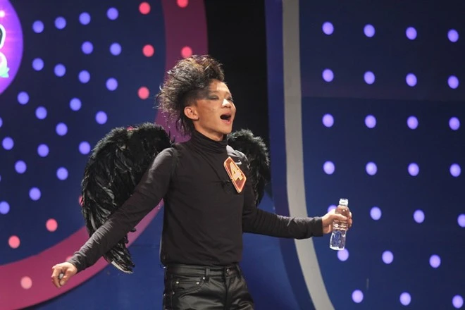 Cũng trong tập 6, một sự cố đáng tiếc đã làm khán giả truyền hình thương xót và thán phục những nghệ sĩ xiếc. Ở vòng 4, để tìm ra 