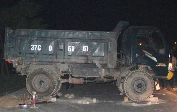 Hiện trường vụ tai nạn xe tải cán chết nam sinh viên