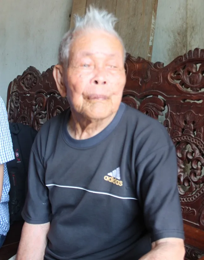 Cụ Phan Đình Giát, em trai liệt sĩ Phan Đình Giót. Cụ Phan Đình Giát, em trai liệt sĩ Phan Đình Giót.