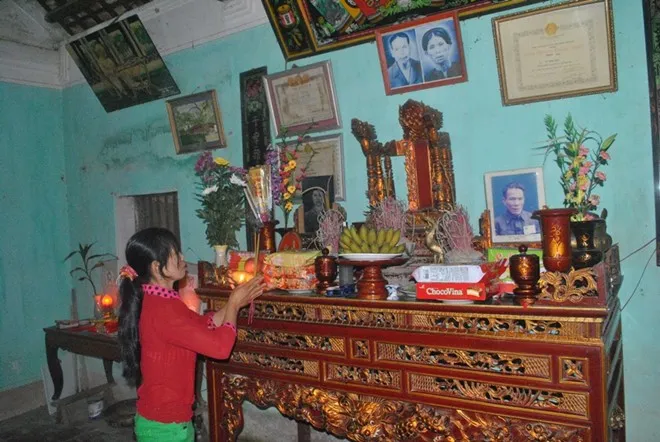 Ngôi nhà gắn liền với tuổi thơ anh hùng Tô Vĩnh Diện ảnh 6 Bàn thờ tự liệt sĩ Tô Vĩnh Diện.