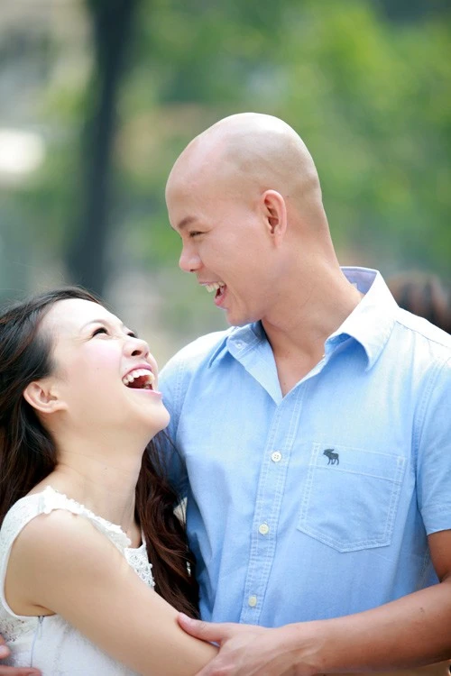 Phan Đinh Tùng Có lẽ ít ai kín tiếng như cựu thành viên nhóm MTV. Sau khi lập gia đình vào năm 2014, anh ở ẩn gần hai năm và chỉ quay lại khi ra mắt một dự án âm nhạc mới. Trong dịp này, anh đã khiến dư luận bất ngở bởi thông tin đã lên chức bố cách đây 7 tháng rưỡi. Như vậy, cả quá trình vợ mang bầu, sinh con đều được anh giấu nhẹm. Nhập mô tả cho ảnh