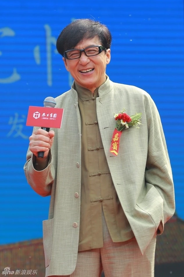 Thành Long suýt bị cha mẹ bán với giá 1,7 triệu đồng ảnh 2 Nhập mô tả cho ảnh