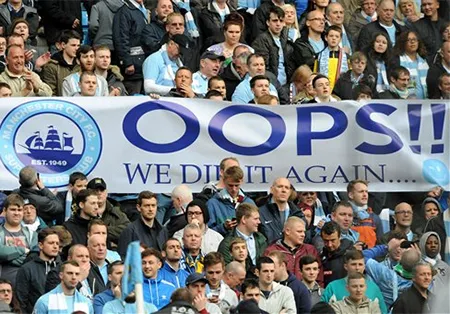 Giây phút đi vào lịch sử của Man City ảnh 14 Chiếc cúp ở thời điểm sắp sửa được trao cho Man City