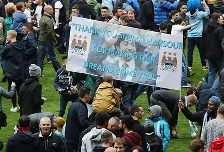 Giây phút đi vào lịch sử của Man City ảnh 16 Lời cảm ơn của cổ động viên Man City tới ông chủ của Man City