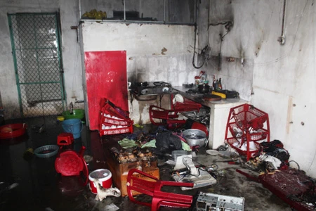 Bình gas rò rỉ, cửa hàng sắp khai trương phát hỏa ảnh 1 Cửa hàng sắp khai trương cháy tan hoang.