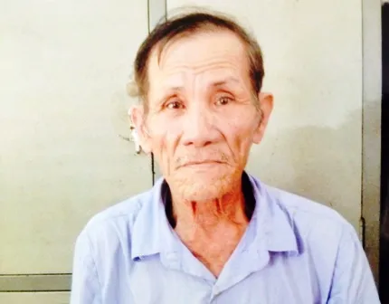 Bàng hoàng vụ ông lão 82 tuổi hiếp dâm bé gái 7 tuổi ảnh 1 Đối tượng Lê Khắc Mỹ tại cơ quan điều tra