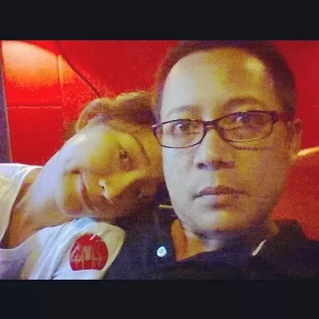 Hiện tại, Trà My đang bận rộn trên phim trườngĐộc thân tuổi 30.Bạn trai của cô thỉnh thoảng tới phim trường để chăm lo và giúp đỡ. Cô chia sẻ mình đang rất hạnh phúc trong tình yêu. Hoàng Đạo cũng là người đã giới thiệu để Trà My casting cho vai diễn đầu tay này. Trong phim, Trà My vào vai "gái ế" tuổi ngoài 30, hoàn toàn khác với cuộc sống đời thường mà cô đang có. Nữ người mẫu tỏ ra khá lo lắng và hồi hộp khi hóa thân vào nhân vật này. Nhập mô tả cho ảnh