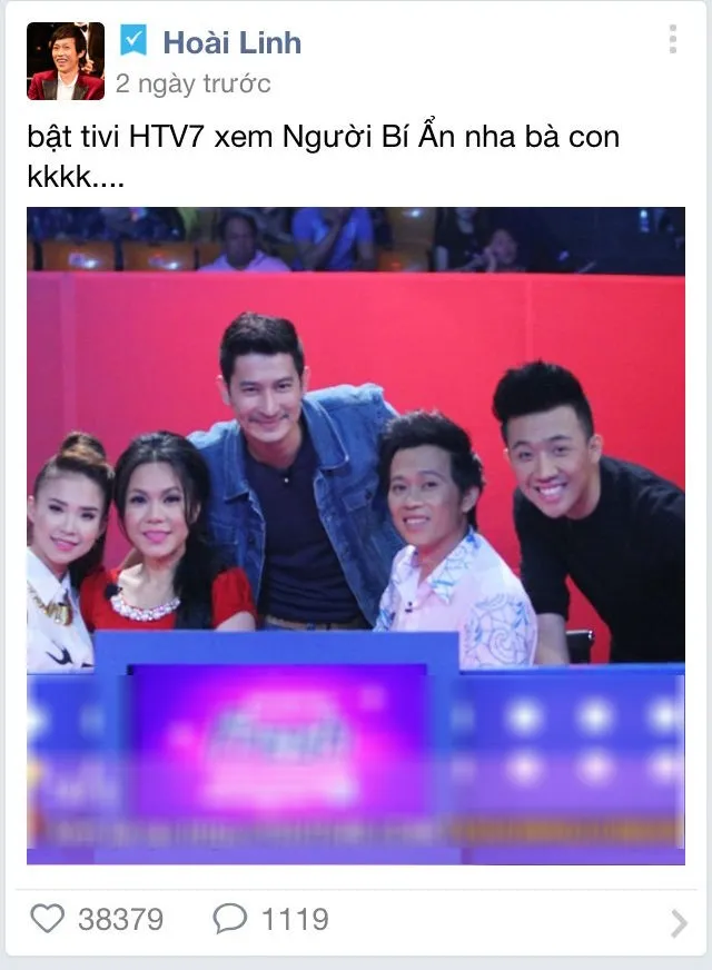 Danh hài cũng thường xuyên chia sẻ hình ảnh chụp cùng bạn bè, đồng nghiệp trên fanpage này. Danh hài cũng thường xuyên cập nhật