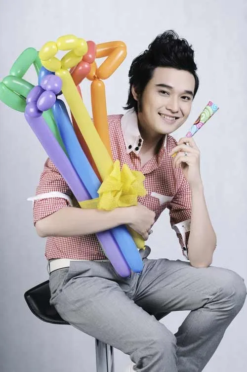 Hoàng tử sơn ca đốn tim nhiều cô gái trẻ.