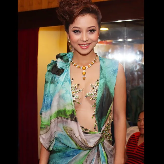 Jennifer Phạm với hình ảnh khoe ngực để lại dấu ấn khó quên trong lòng công chúng. Nhập mô tả cho ảnh