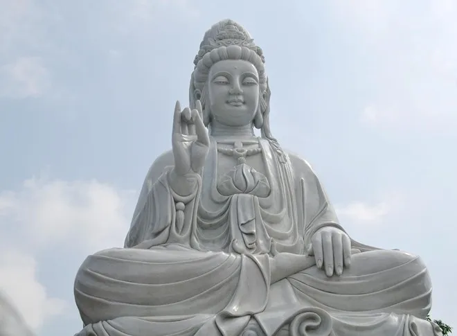 Cận cảnh Quan thế âm bồ tát tọa đài sen. Nhập mô tả cho ảnh