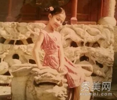 Lộ thêm nhiều ảnh độc thời nhỏ của Lưu Diệc Phi và mẹ ảnh 5