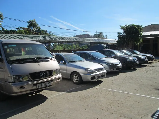 Số ôtô Nhàn và Lệ đã thuê để đi cầm cố. Nhập mô tả cho ảnh