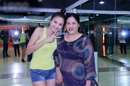 Diễm Hương và mẹ. Diễm Hương và mẹ.